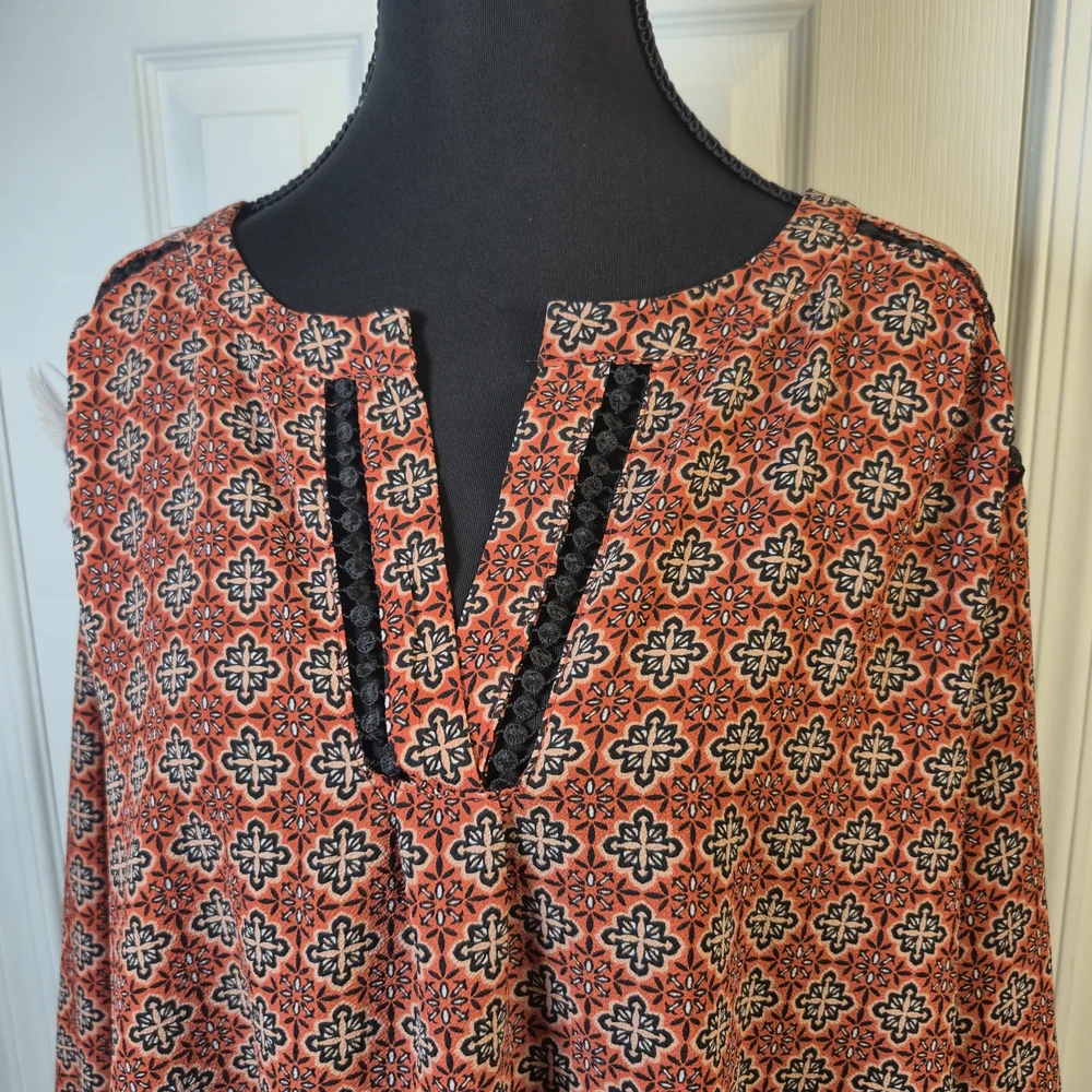 Liz Claiborne 3X Coral Black Geometric Tunic Top Roll Tab Sleeve Boho - Picture 3 of 7